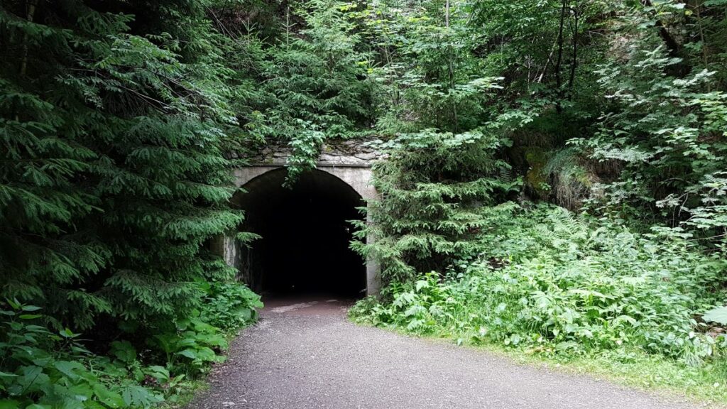 Výstupní portál z tunelu Osówka