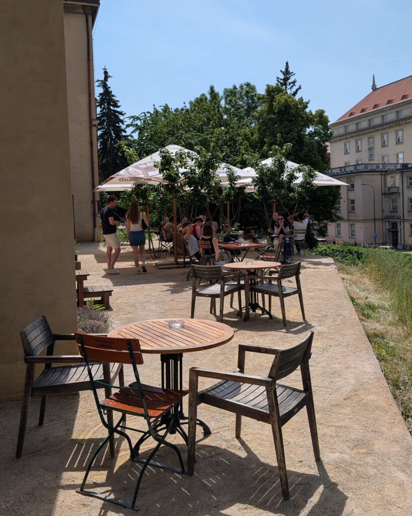Zahrádka Café Emauzy