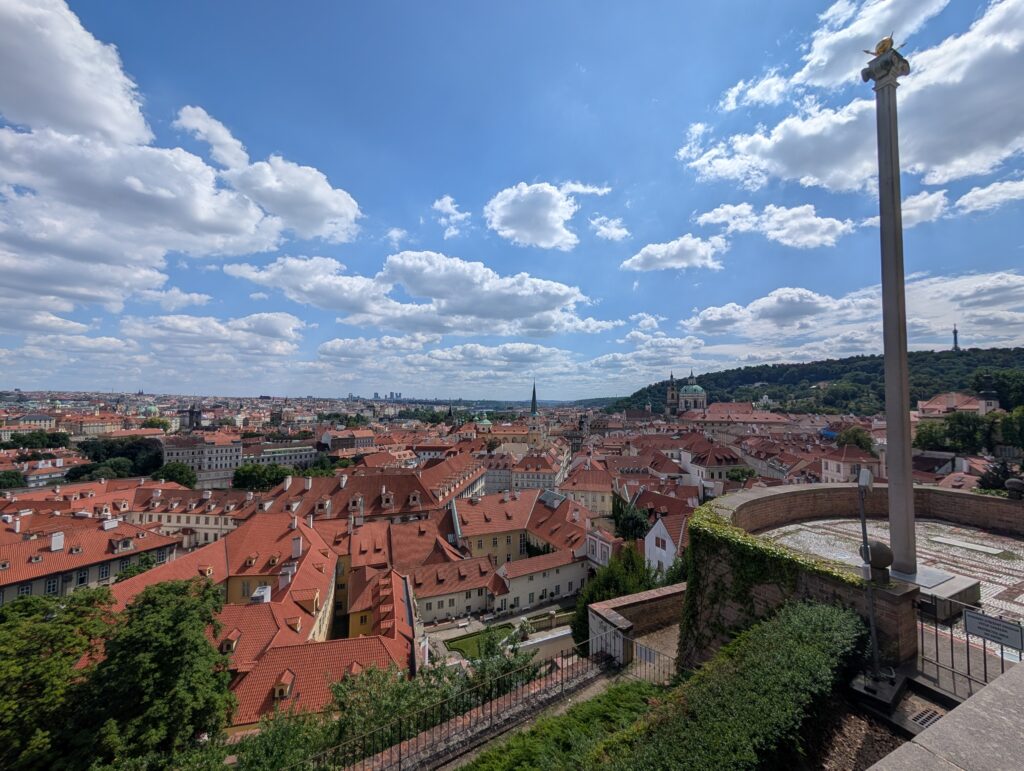 výhled na Malou Stranu od Lobkowiczkého paláce