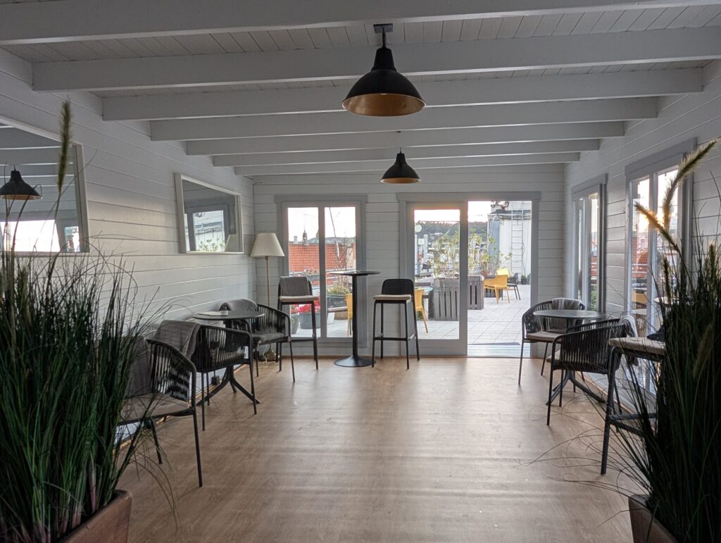 Na střeše hotelu Metropolitan